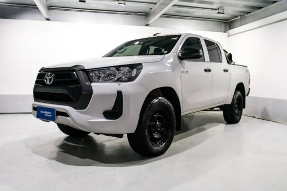 TOYOTA HILUX 2.8 D-4D TURBO DIESEL CD POWER PACK 4X4 MANUAL TOYOTA HILUX 2.8 D-4D TURBO DIESEL CD POWER PACK 4X4 MANUAL